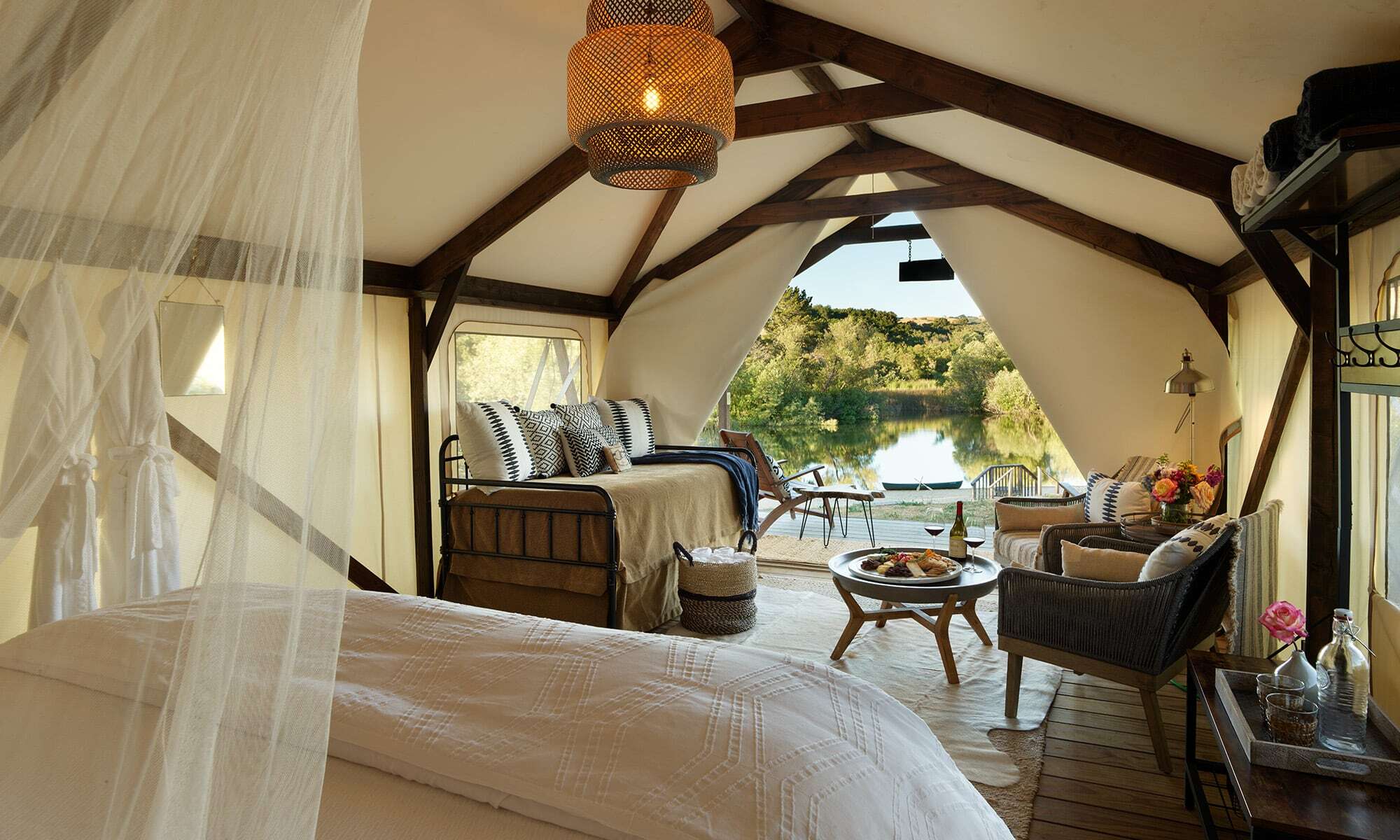 Santa Lucia Preserve - Glamping Tent at Moore_s Lake - © Santa Lucia Preserve qzi